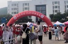 52岁村医与儿子考入同校同专业